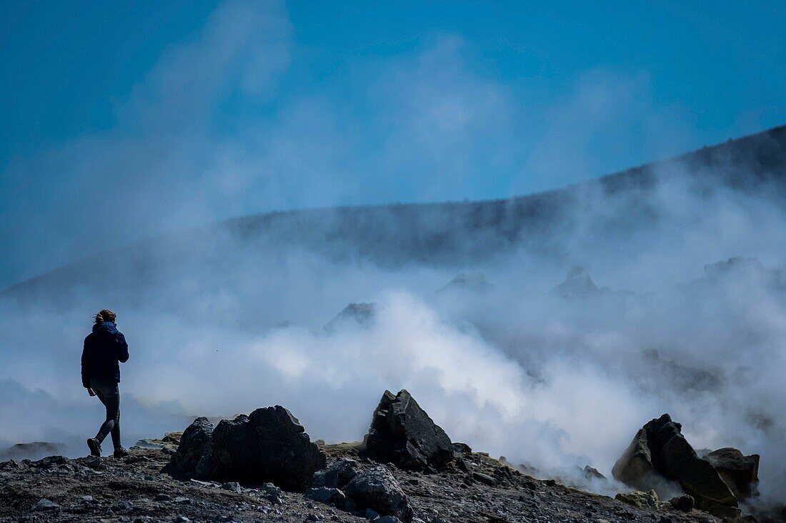 Italien, Sizilien, Äolische Inseln, die zum UNESCO-Welterbe gehören, Vulcano, Wanderung um den zentralen Krater