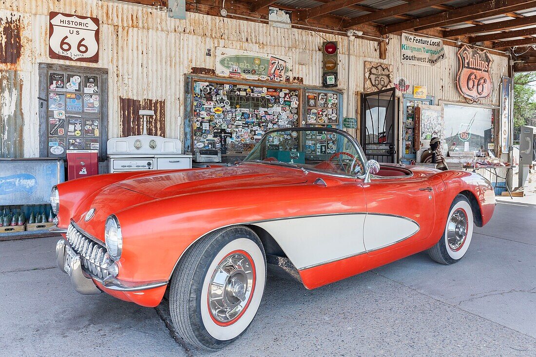 United States, Arizona, Route 66, Hackberry, Hackberry General Store and gas station, first generation Chevrolet Corvette convertible