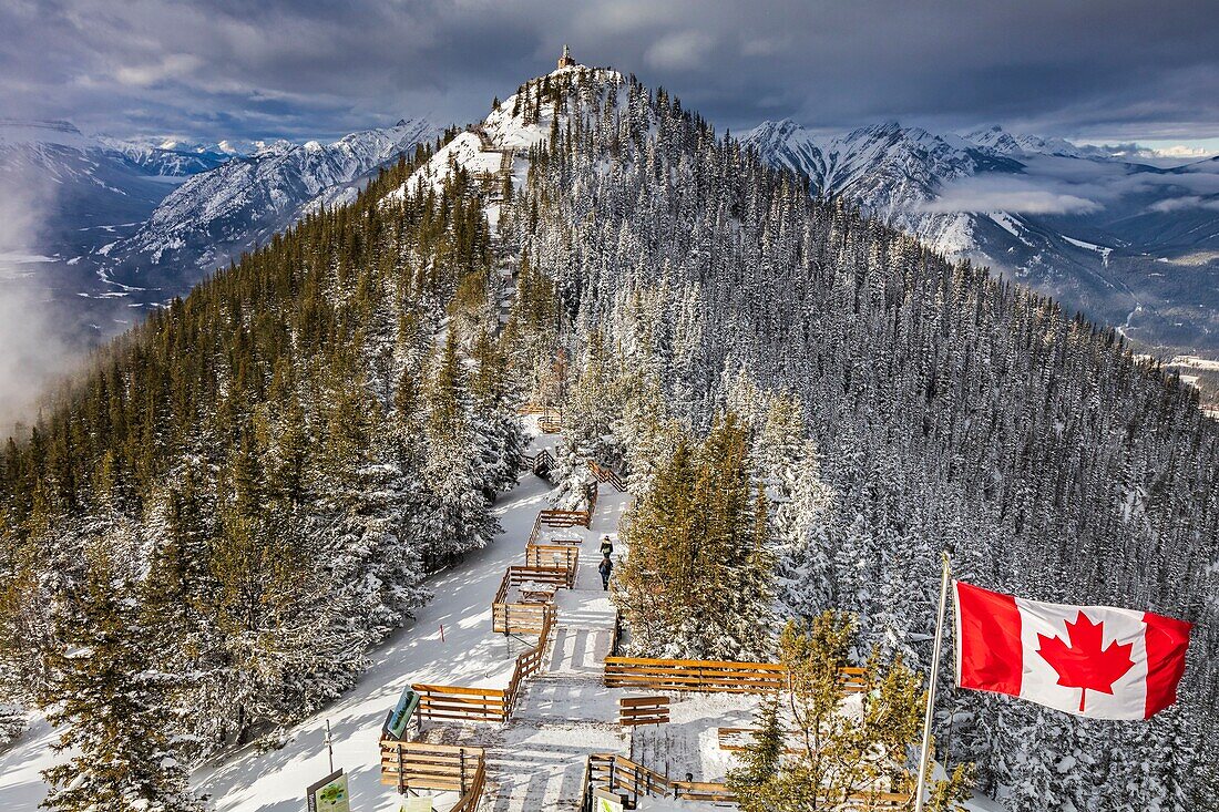 Kanada, Alberta, Kanadische Rocky Mountains, die zum UNESCO-Welterbe gehören, Banff National Park, Sanson's Peak vom Sulphur Mountain im Winter