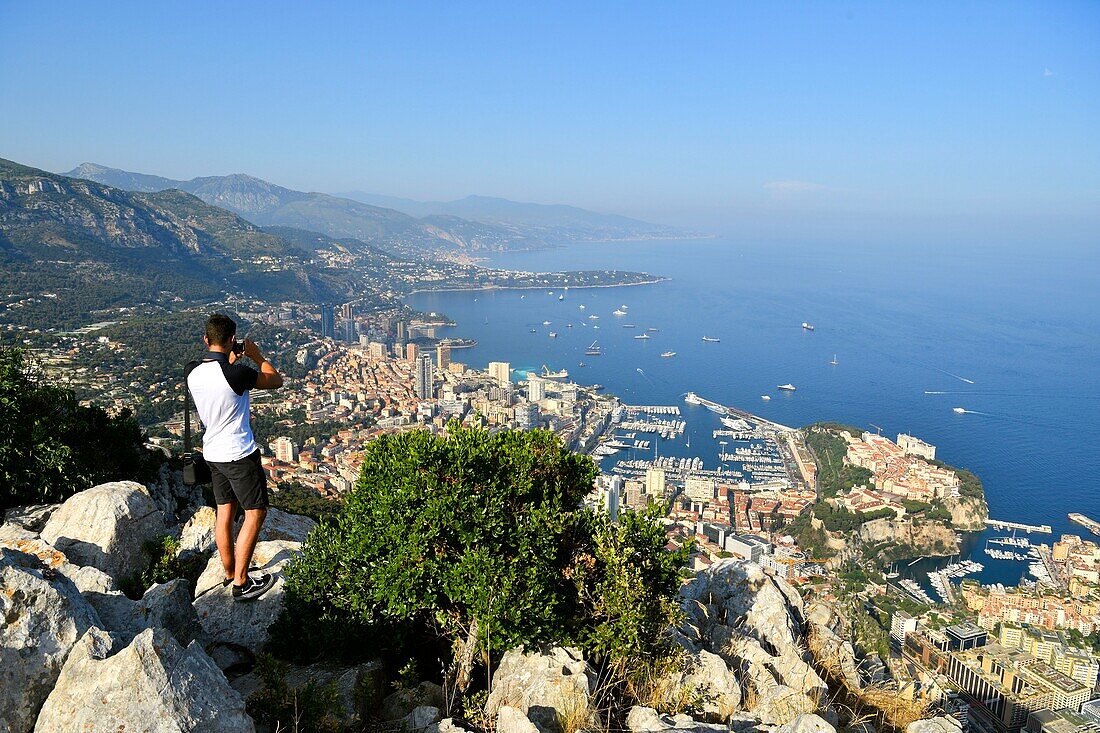 Fürstentum Monaco, Monaco, Der Felsen, der Hafen von Fontvieille und Port Hercules links