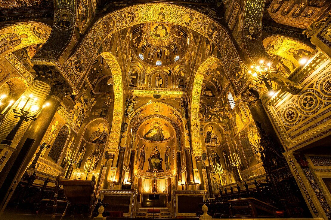 Italy, Sicily, Palermo, palace of the Norman kings, from 12th century, and before punic fortress, roman fort, castle of the arab emirs, and finally seat of the regional sicilian assembly, Palatine chapel, ancient mosaïcs and Byzantine scenes