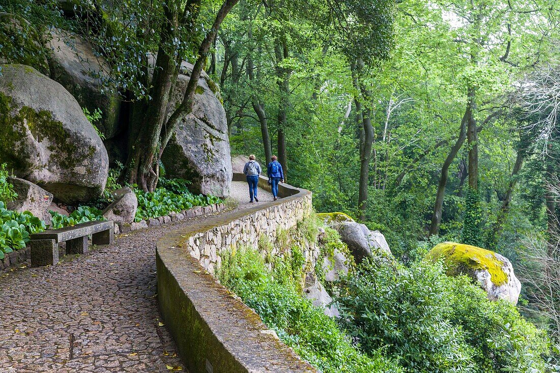 Portugal, Sintra, The castle of the Moors (Castelo dos Mouros), park, tourists