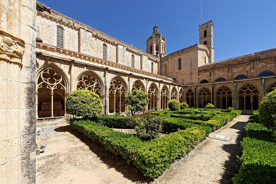 Spain, Catalonia, Tarragona Province, Alt Camp comarca, La ruta del Cister, Aiguamurcia, monastery of Santes Creus, the cloister