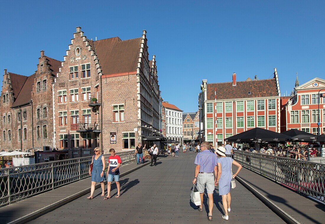 Belgien, Ostflandern, Gent, Grasbrug-Brücke, die die Lys überspannt und die Graslei (Kräuterkai) und die Korenlei (Weizenkai) verbindet