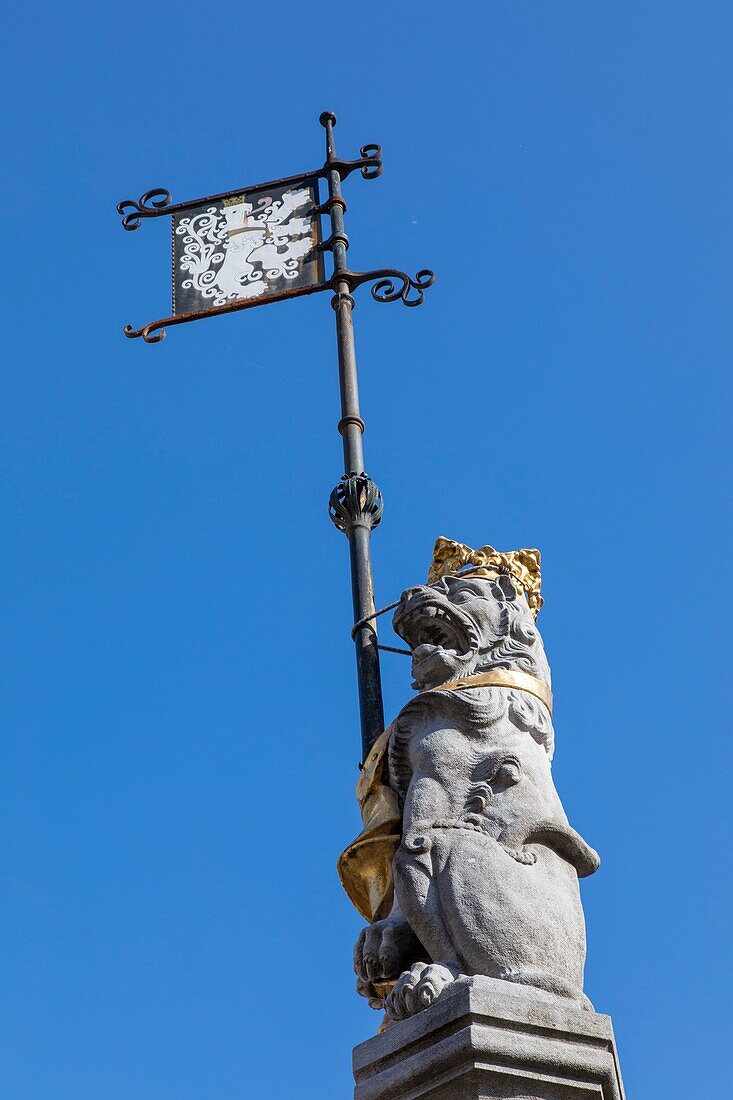 Belgien, Ostflandern, Gent, Löwenskulptur mit dem Wappen der Stadt Gent