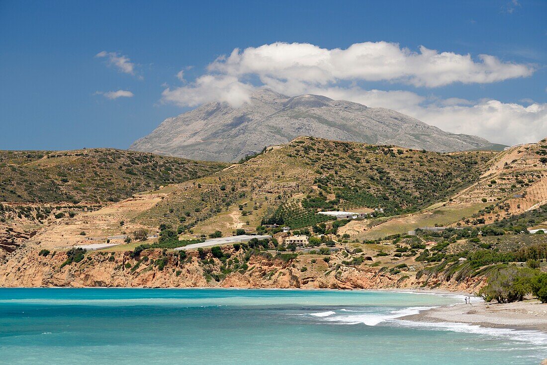 Greece, Crete, Kokkinos Pirgos, beach and view to Kedros mountain