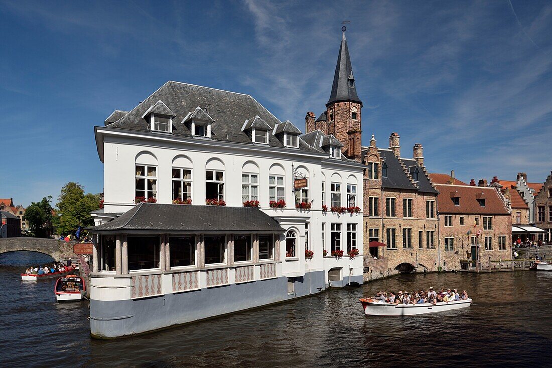 Belgien, Westflandern, Brügge, historisches Zentrum (UNESCO-Welterbe), Grand Place, Dijver-Kanal, Rozenhoedkaai, Rosaire-Kai