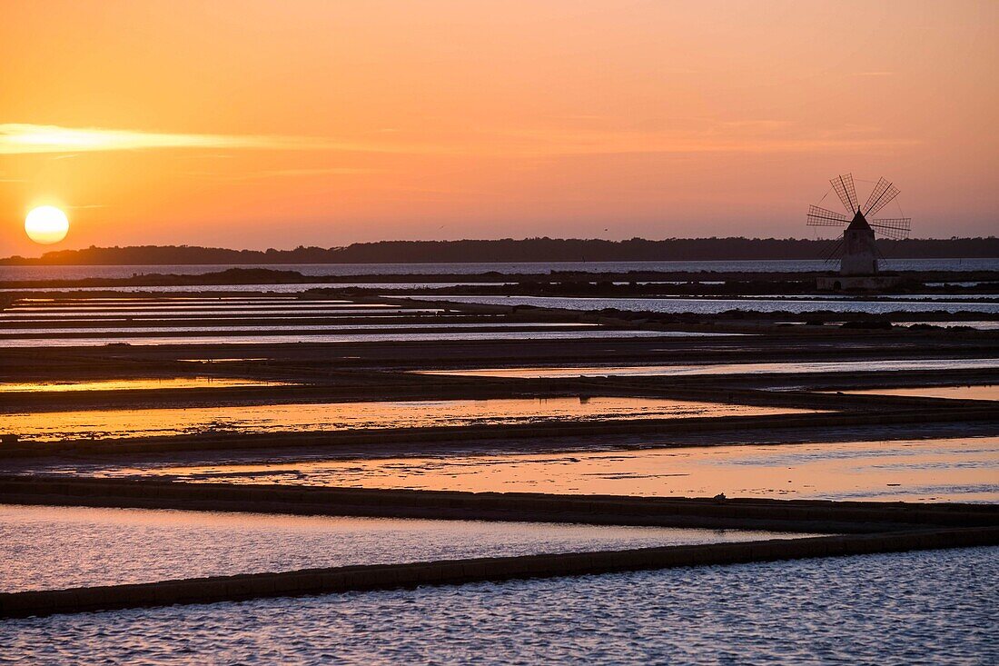 Italy, Sicily, Marsala, Saline Dello Stagnone, salt marshes, windmill