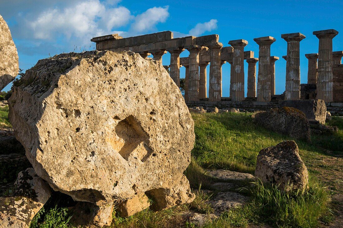 Italy, Sicily, Castelvetrano, ancient city of Selinonte, founded by Megarian Greeks in the 7th century B.C., E temple, dedicated to Hera