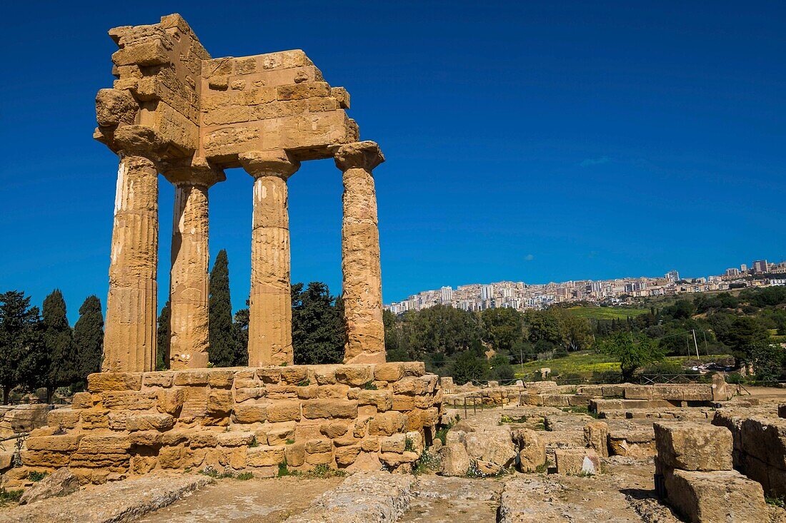 Italien, Sizilien, Agrigente, archäologischer Park des Tals der Tempel, von der UNESCO zum Weltkulturerbe erklärt, Tempel von Castor und Pollux, oder der Dioskuren