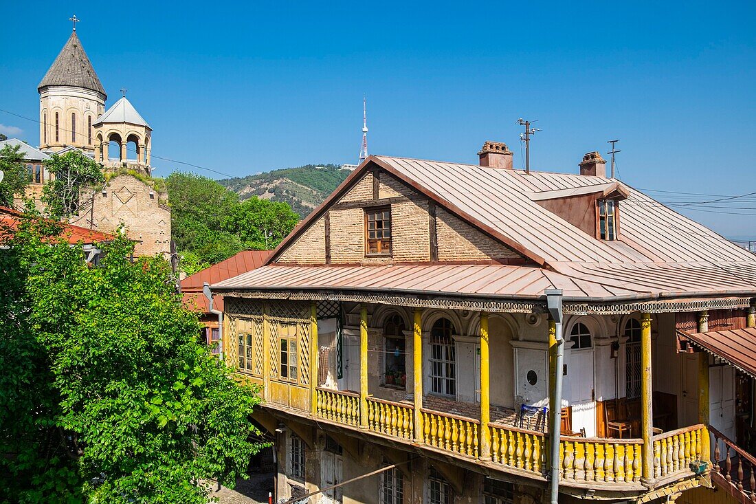 Georgia, Tbilisi, Old Tbilisi or Dzveli Kalaki, Bethlehem district (or Kldisoubani), traditional house and Bethleem church