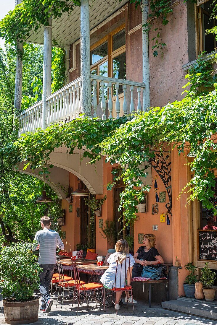 Georgien, Tbilissi, Alt-Tbilissi oder Dzveli Kalaki, Café Leila, traditionelle Architektur