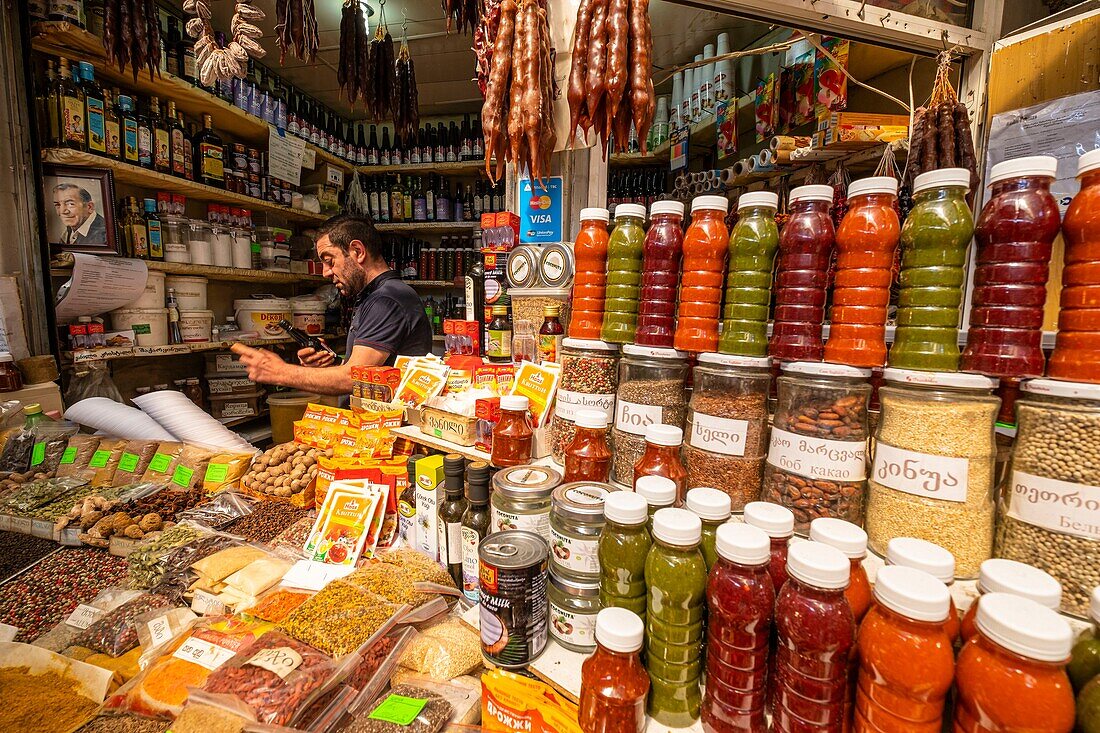 Georgien, Tiflis, rund um den Bahnhofsplatz, Zentralmarkt (Bazroba), georgische Spezialitäten