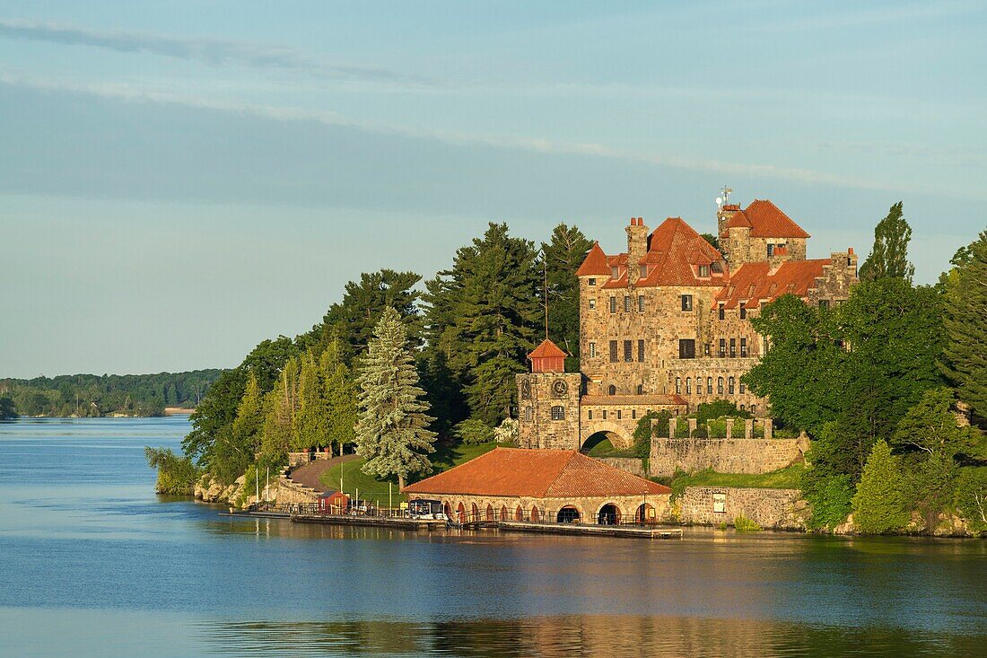 Vereinigte Staaten, Staat New York, Chippewa Bay, die Insel und das Schloss der Familie Singer auf dem St. Lawrence River in den Thousand Islands