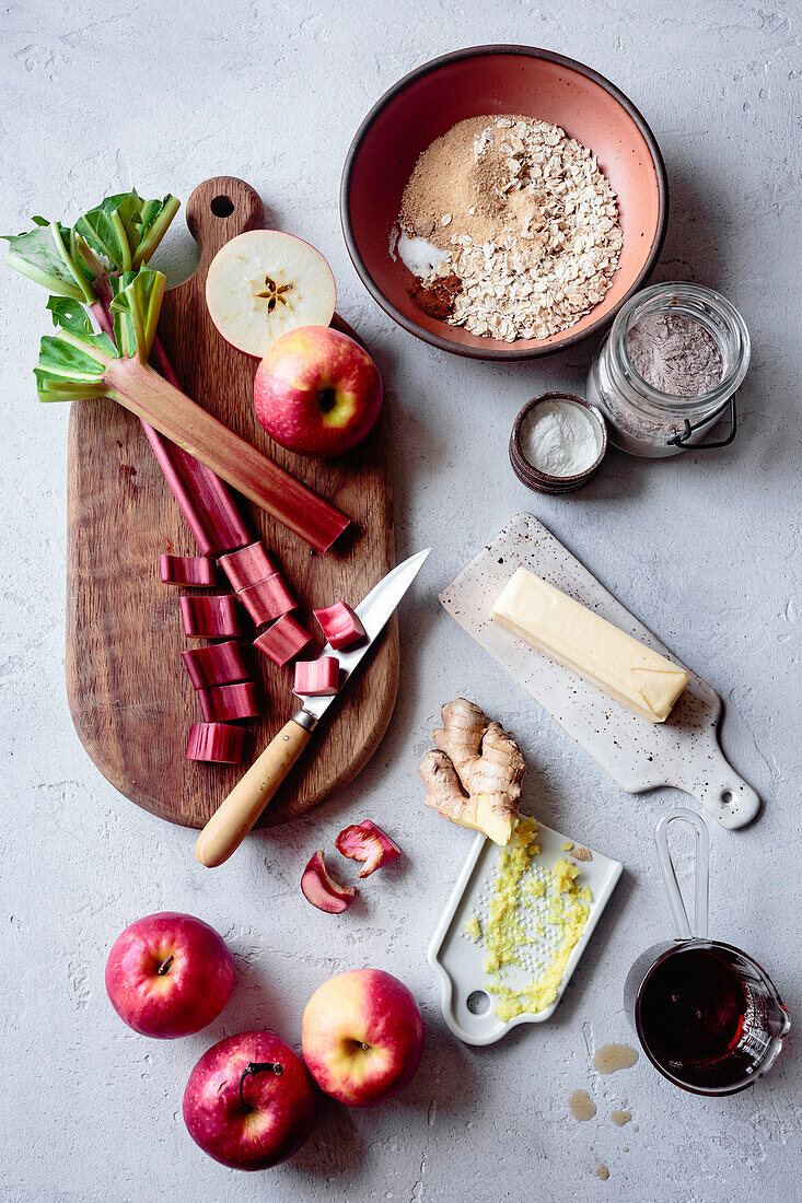 Apples rhubarb crumble ingredients