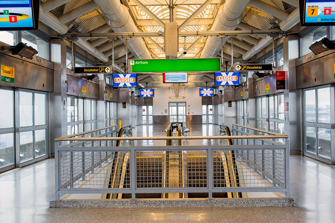 New York City, USA. Bahnsteig am Flughafen JFK, Queens.