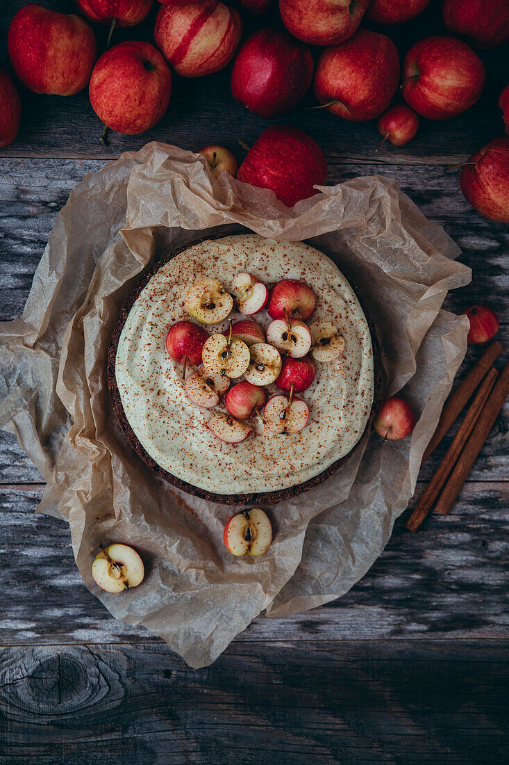 Apple cake with cinnamon frosting