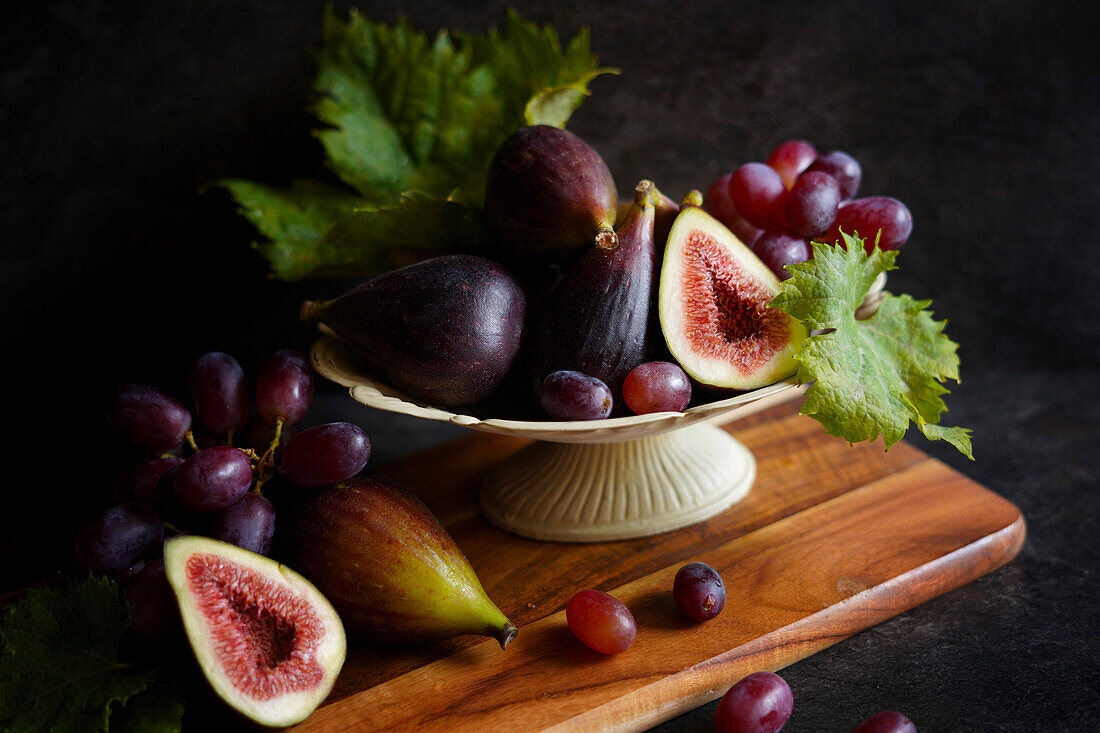 Bowl of figs and red grapes.