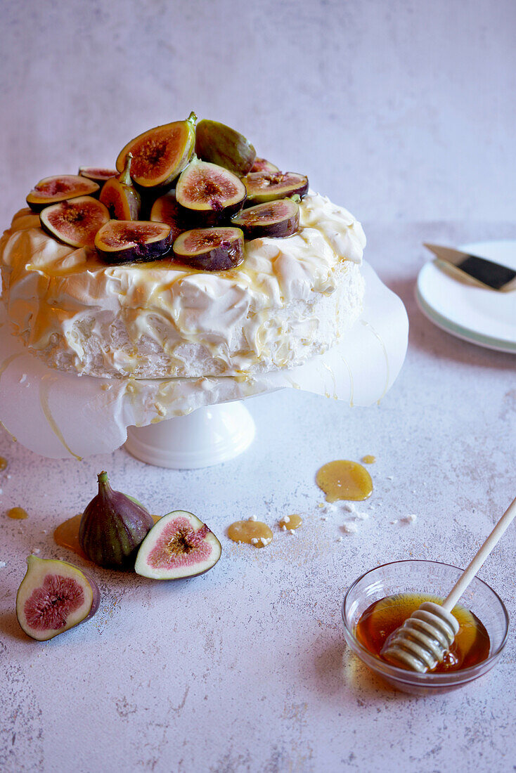 Traditional Australian pavlova dessert with fresh figs and honey.