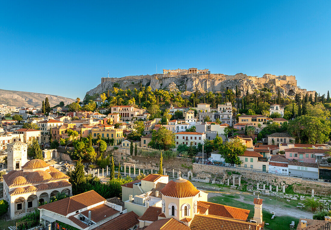 Plaka und Akropolis, Monastiraki, Athen, Griechenland, Europa