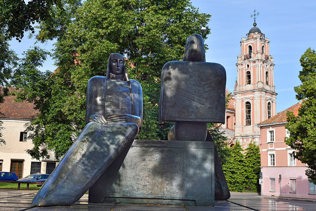 Statue für die Schriftstellerinnen Sofija und Marija Ivanauskaite-Lastauskiene, von Daliute Ona Matulaite, Vilnius, Litauen, Europa