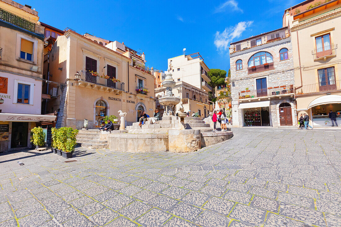 Piazza Duomo, Taormina, Sizilien, Italien, Mittelmeer, Europa