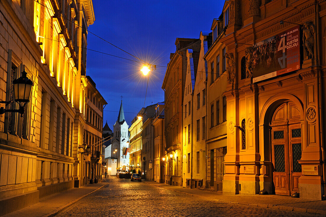 Pilsstraße bei Nacht, Altstadt, Riga, Lettland, Baltikum, Europa