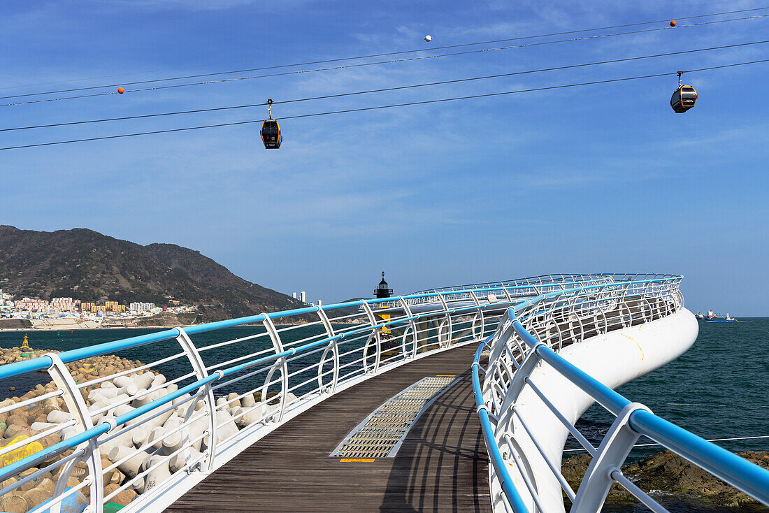 Cable car and Songdo Cloud Trails walkway, Songdo beach, Busan, South Korea, Asia