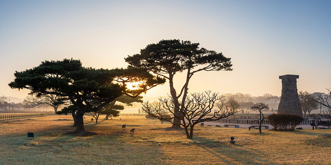 Cheomseongdae-Observatorium bei Sonnenaufgang, UNESCO-Weltkulturerbe, Gyeongju, Südkorea, Asien