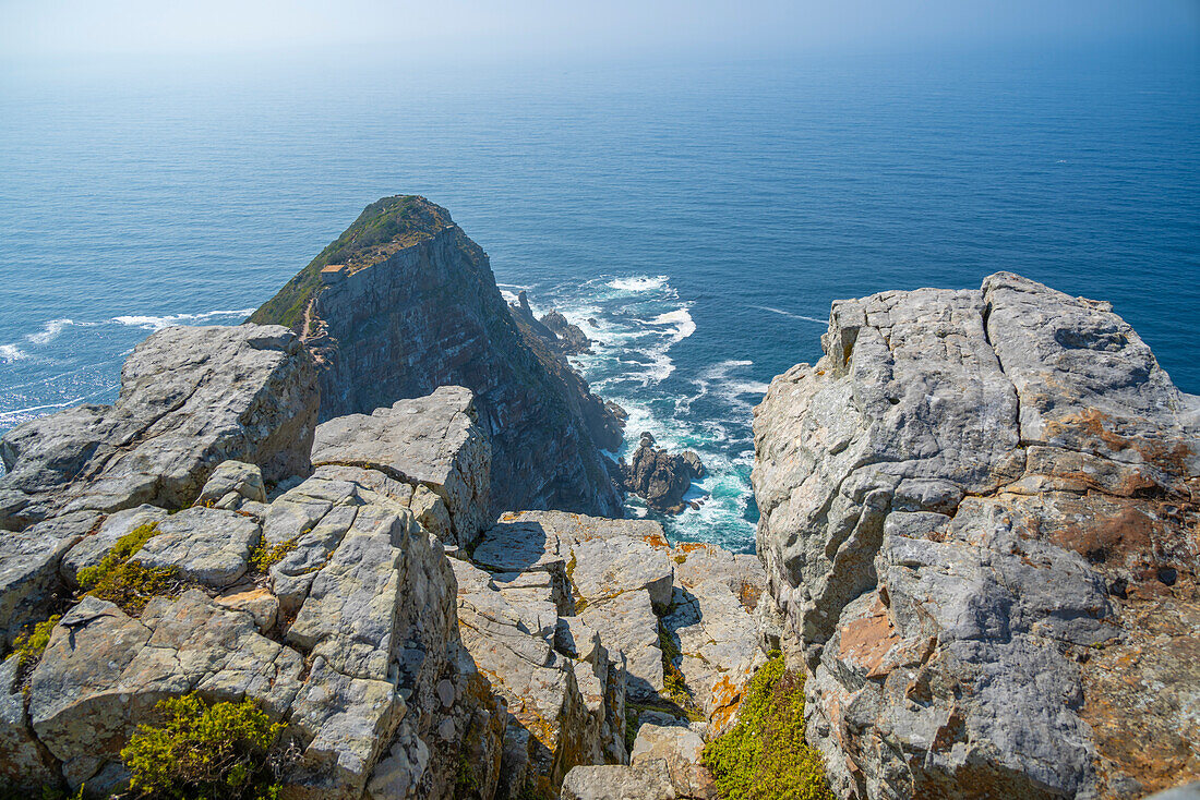 Blick auf die Felsküste der False Bay vom Leuchtturm aus, Cape of Good Hope Nature Reserve, Kapstadt, Westkap, Südafrika, Afrika