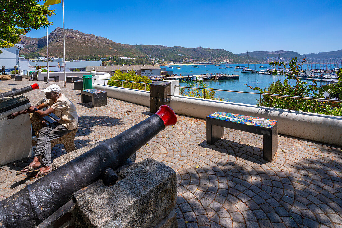 View of cannons overlooking marina in Jubilee Square, Simon's Town, Cape Town, Western Cape, South Africa, Africa