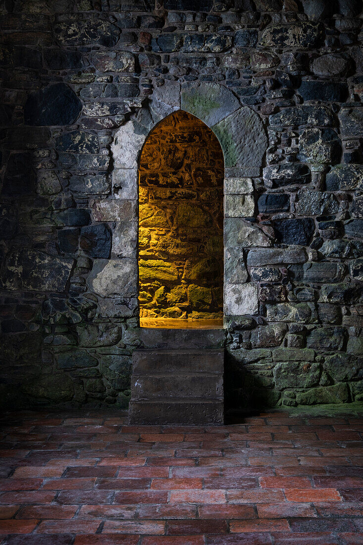 Eingangsbogen zum Turm der St. Clements Church, Rodel, Isle of Harris, Äußere Hebriden, Schottland, Vereinigtes Königreich, Europa