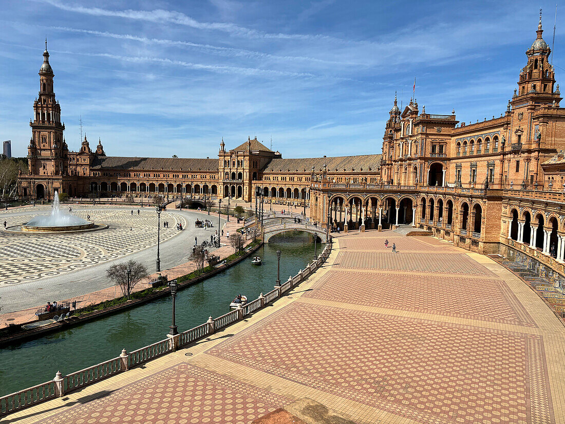 View of the Plaza de Espana (Spain Square), built in 1928 for the Ibero-American Exposition of 1929, landmark of Regionalism architecture, Parque de Maria Luisa (Maria Luisa Park), Seville, Andalusia, Spain, Europe