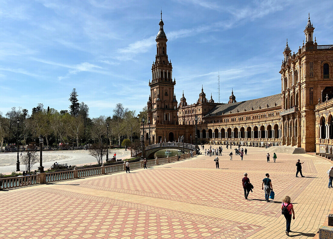 View of the Plaza de Espana (Spain Square), built in 1928 for the Ibero-American Exposition of 1929, landmark of Regionalism architecture, Parque de Maria Luisa (Maria Luisa Park), Seville, Andalusia, Spain, Europe