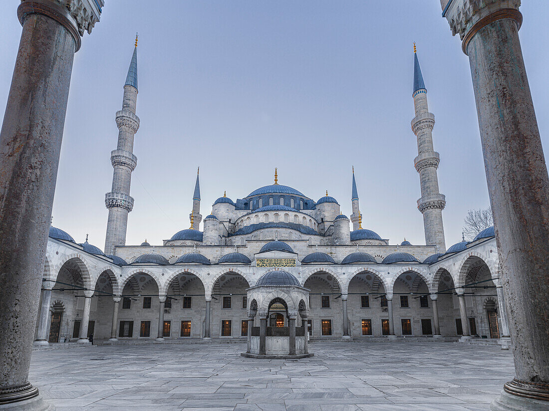 Exterior of Sultanahmet Camii (Blue Mosque) at sunrise, UNESCO World Heritage Site, Istanbul, Turkey, Europe