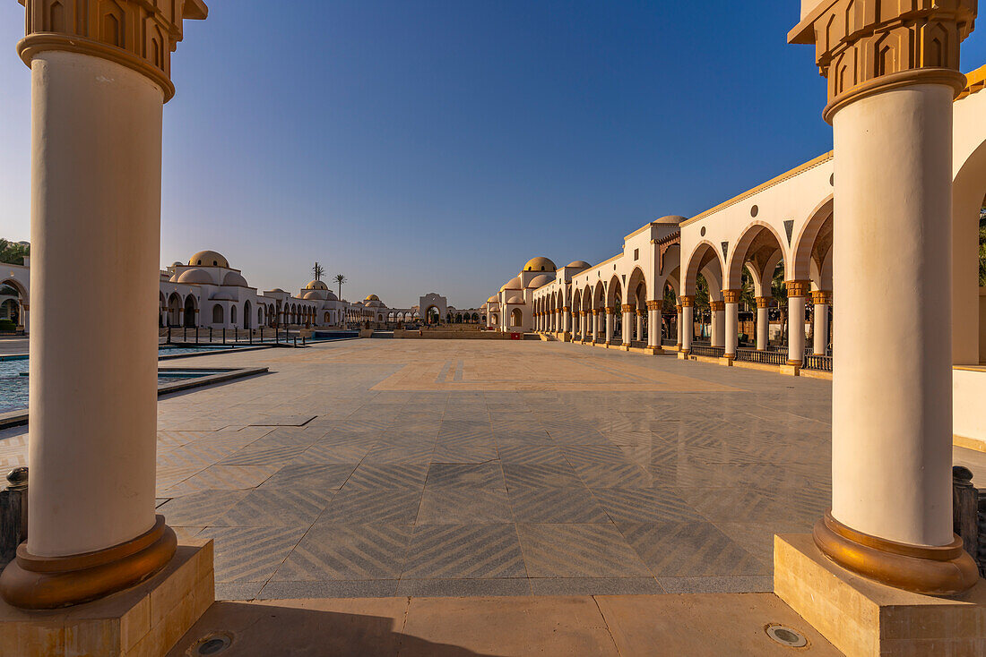 Blick auf den Ankunftsplatz in der Altstadt von Sahl Hasheesh, Sahl Hasheesh, Hurghada, Gouvernement Rotes Meer, Ägypten, Nordafrika, Afrika