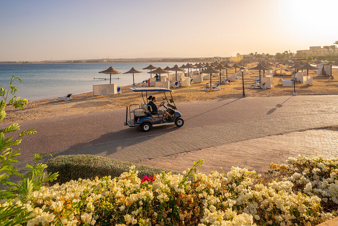 Blick auf den Strand in der Altstadt von Sahl Hasheesh, Sahl Hasheesh, Hurghada, Regierungsbezirk Rotes Meer, Ägypten, Nordafrika, Afrika