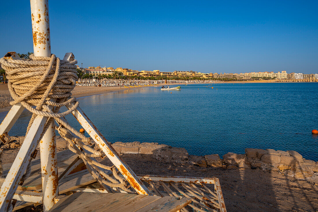 Blick auf den Strand in Sahl Hasheesh Old Town, Sahl Hasheesh, Hurghada, Red Sea Governorate, Ägypten, Nordafrika, Afrika