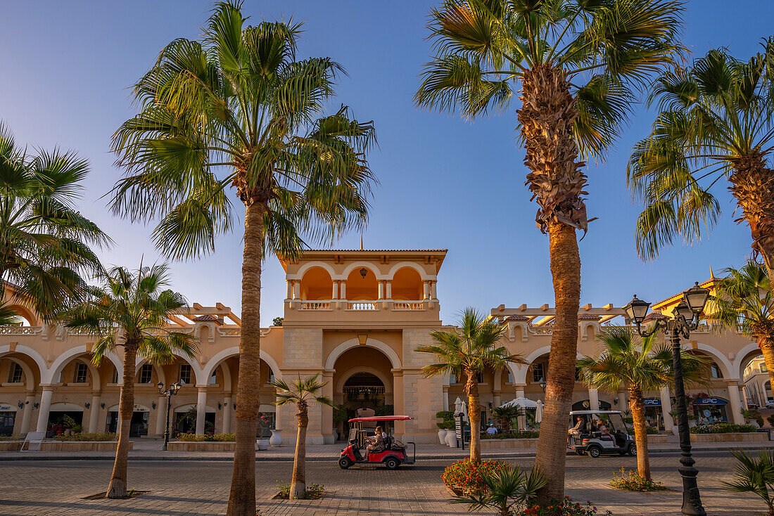 Blick auf traditionelle Gebäude in der Altstadt von Sahl Hasheesh, Sahl Hasheesh, Hurghada, Gouvernement Rotes Meer, Ägypten, Nordafrika, Afrika