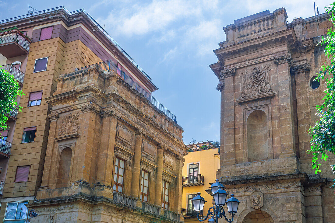 Porta di Ponte, neoklassizistisches Tor mit Verzierungen, Agrigento, Sizilien, Italien, Europa