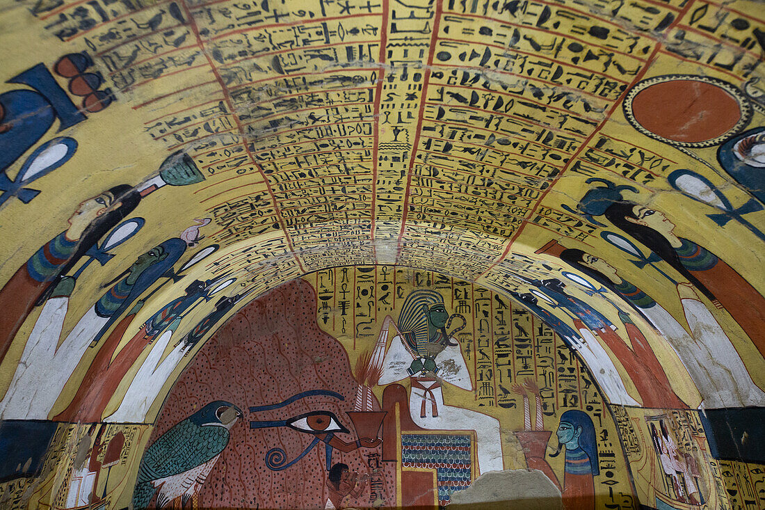 Auge des Gottes Horus mit Pharao am anderen Ende, Grab von Pashedu, TT3, Deir el-Medina Gräber (Arbeitergräber), Theben, UNESCO-Weltkulturerbe, Luxor, Ägypten, Nordafrika, Afrika