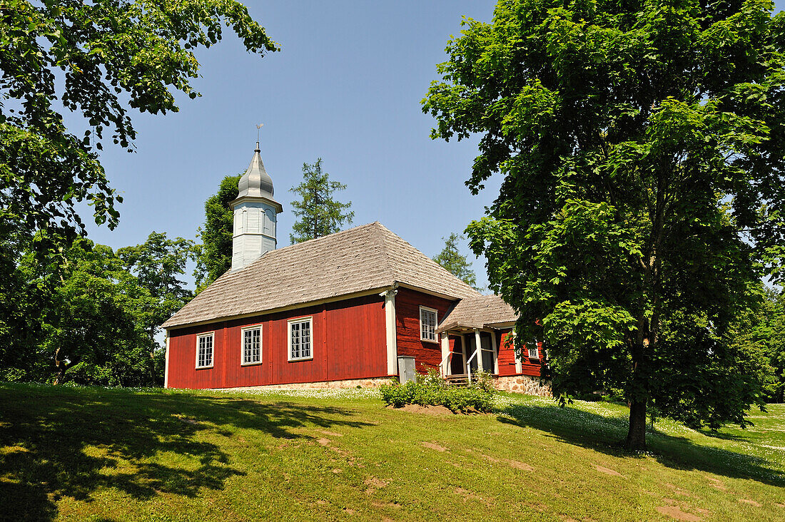 Turaida-Kirche, eine der ältesten Holzkirchen in Lettland, erbaut 1750, Turaida-Museumsreservat, Sigulda,Gauja-Nationalpark, Region Vidzeme, Lettland, Baltikum, Europa