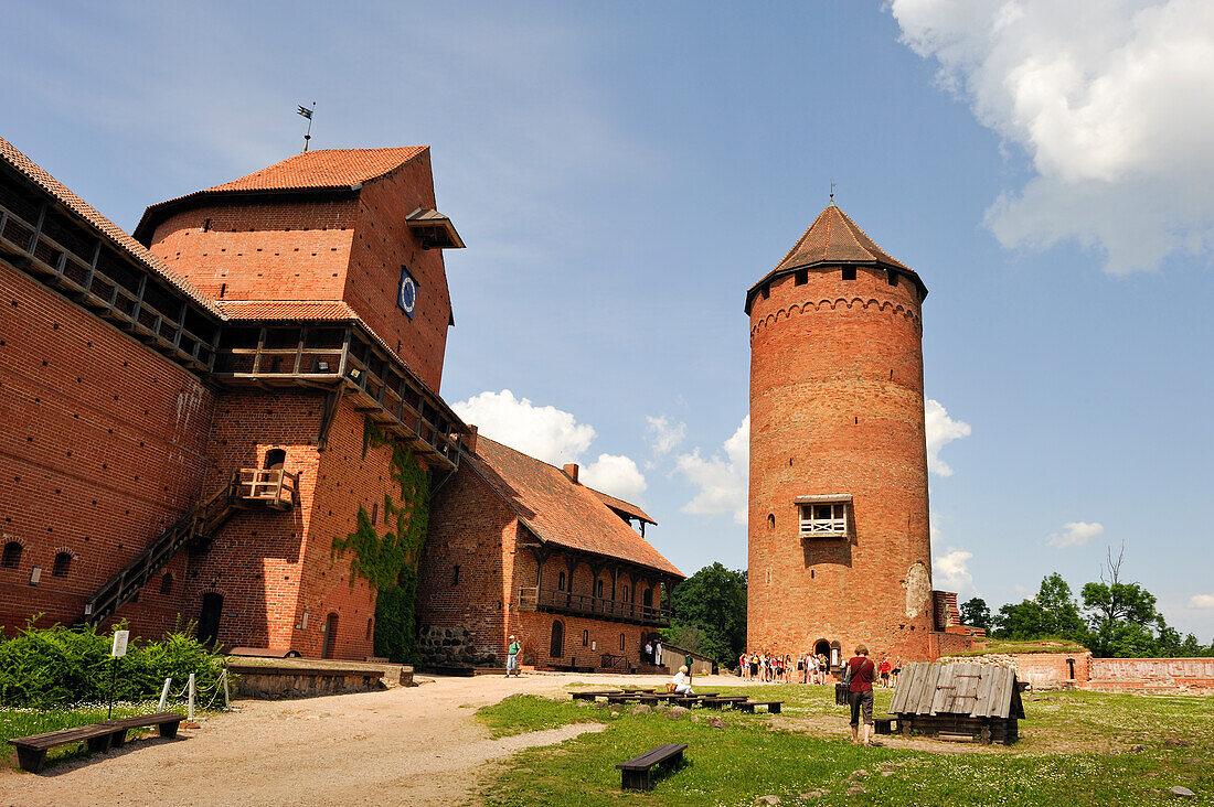 Medieval brick castle, Turaida Museum Reserve, Sigulda,Gauja National Park, Vidzeme Region, Latvia, Baltic region, Europe