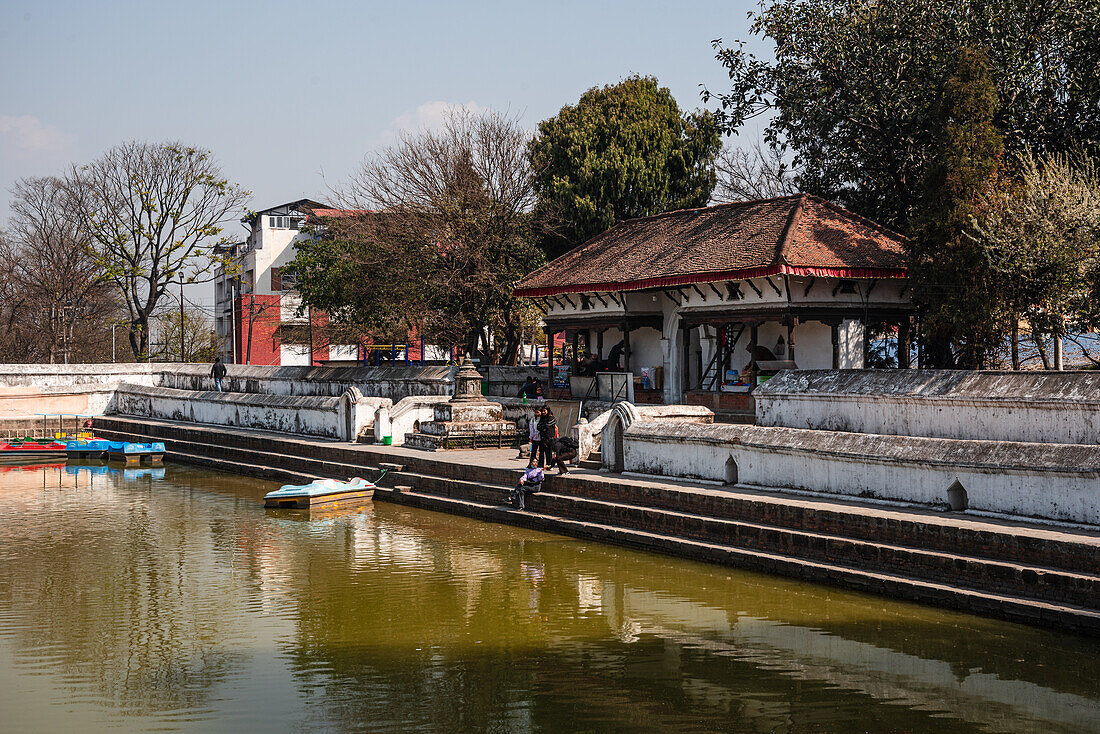 Eingangstor des alten Wasserbeckens von Siddha Pokhari (Ta Pukhu), Bhaktapur, Kathmandu, Nepal, Asien