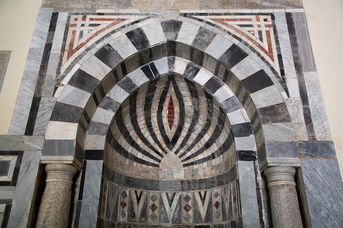 Mihrab, Al-Hakim Mosque, 1013 AD, Al-Muizz Street, Historic Cairo, UNESCO World Heritage Site, Cairo, Egypt, North Africa, Africa