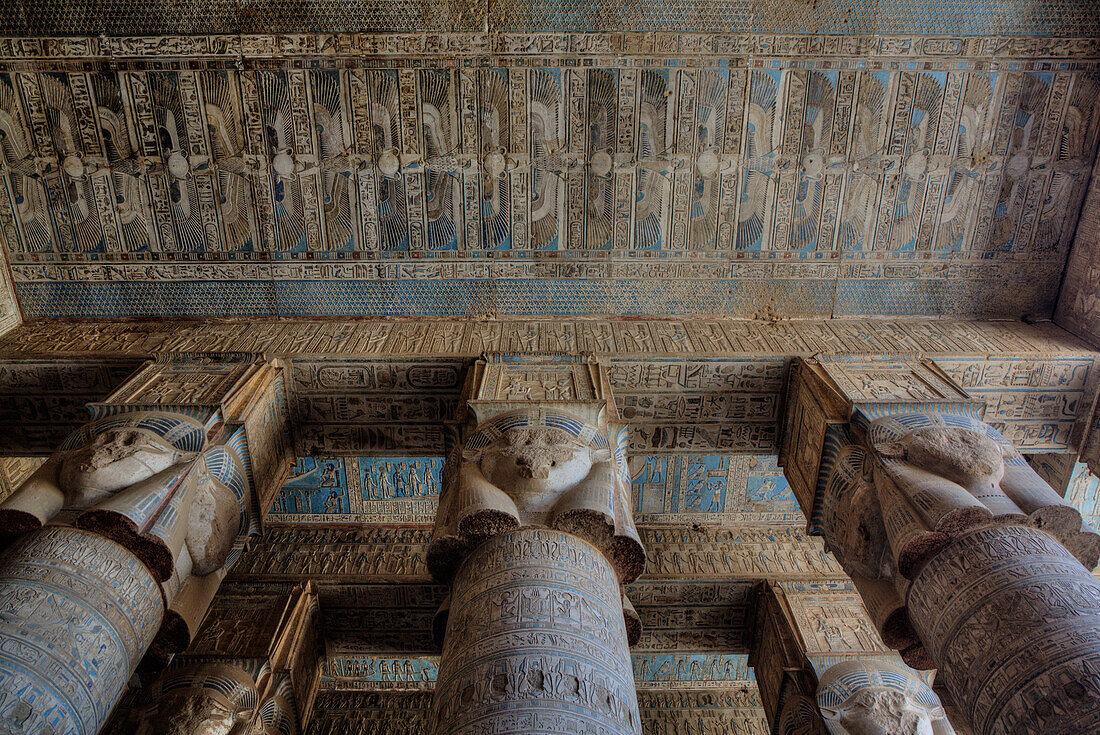 Die großen Säulen, Vestibül, Hathor-Tempel, Dendera, Qena, Ägypten, Nordafrika, Afrika