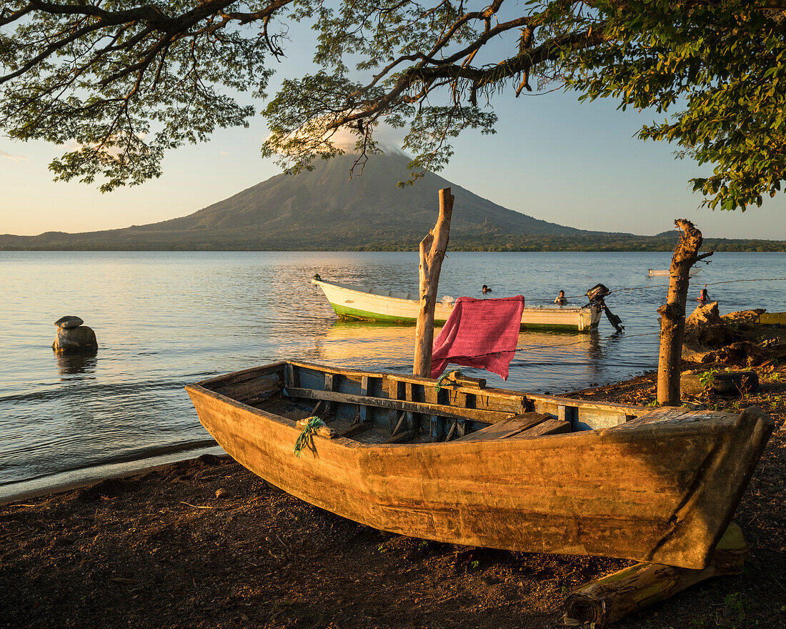 Blick auf den Vulkan Concepcion bei Sonnenuntergang, Insel Ometepe, Bundesstaat Rivas, Nicaragua, Mittelamerika