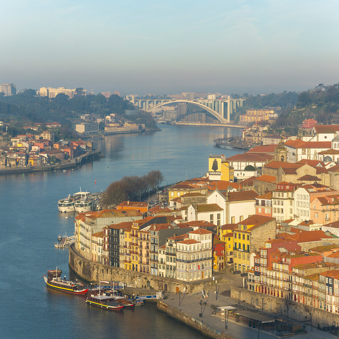 Luftaufnahme von Porto in der Morgendämmerung, Porto, Norte, Portugal, Europa