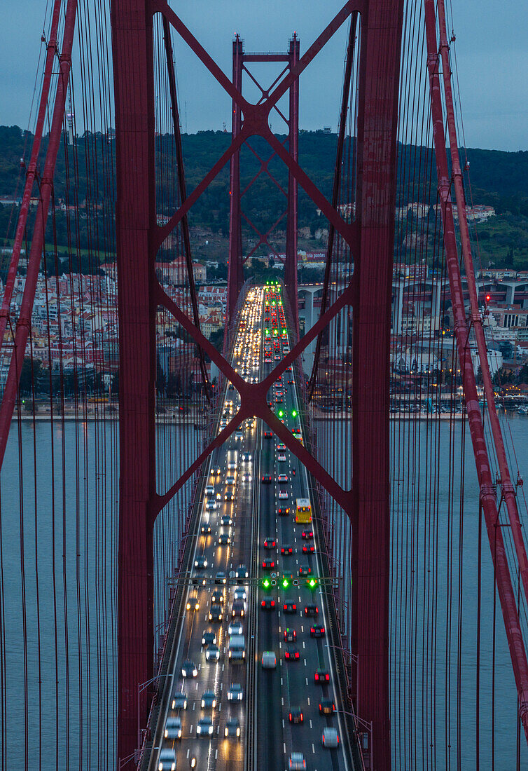 Ponte 25 de Abril-Brücke über den Tejo in Lissabon, Portugal, Europa