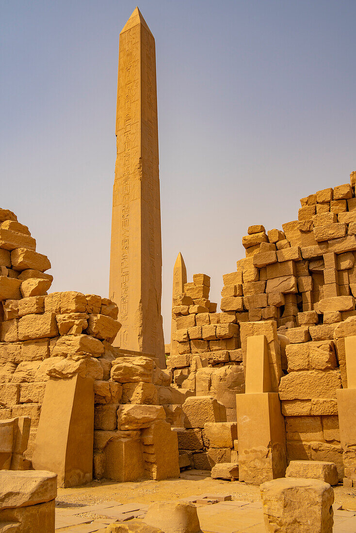 Ansicht des Obelisken der Hatschepsut, Tempelkomplex von Karnak, UNESCO-Welterbe, bei Luxor, Theben, Ägypten, Nordafrika, Afrika